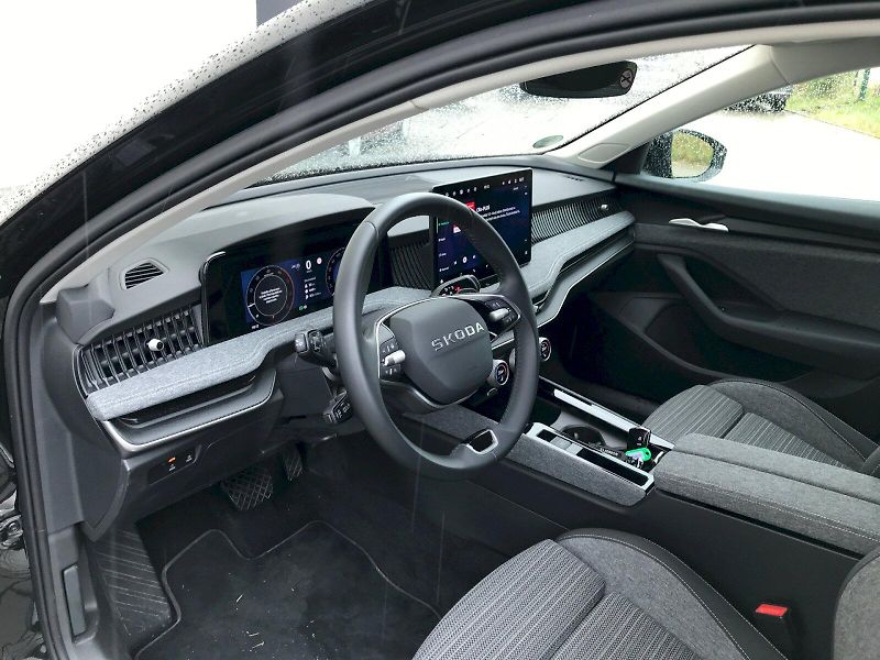 Škoda Superb (2025) COMBI SELEC TD 110/2.0 A7F - fotka 17 z 29