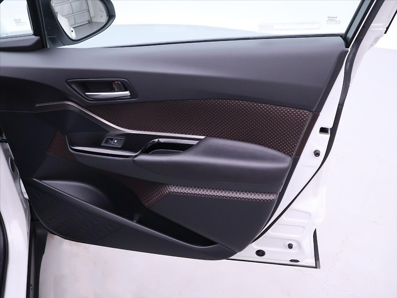 Toyota C-HR 1,8 E-CVT Executive CZ - fotka 13 z 37