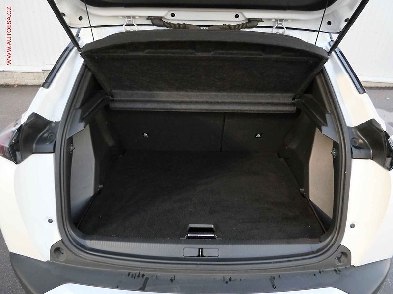 Peugeot 2008 (2020) 1.2 PT, GT Line, AT - fotka 7 z 28