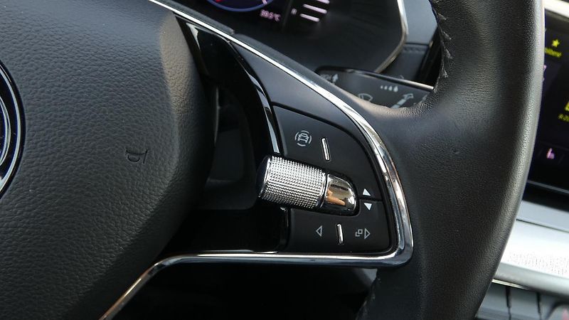 Škoda Octavia Combi 2,0 TDI Ambition - fotka 12 z 23