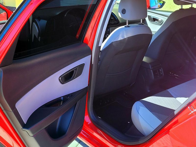Seat Leon 1,2TSi Style po SERVISE - fotka 16 z 49