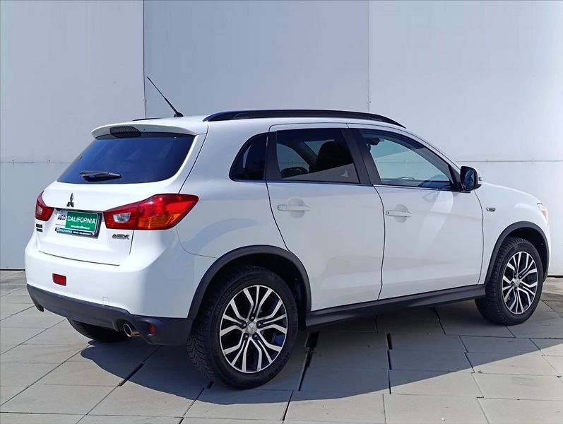 Mitsubishi ASX 1,6 DI-D 4x4 Kamera Navigace - fotka 6 z 37