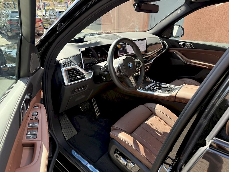 BMW X5 xDrive40d M-PRO Individual AIR - fotka 17 z 53