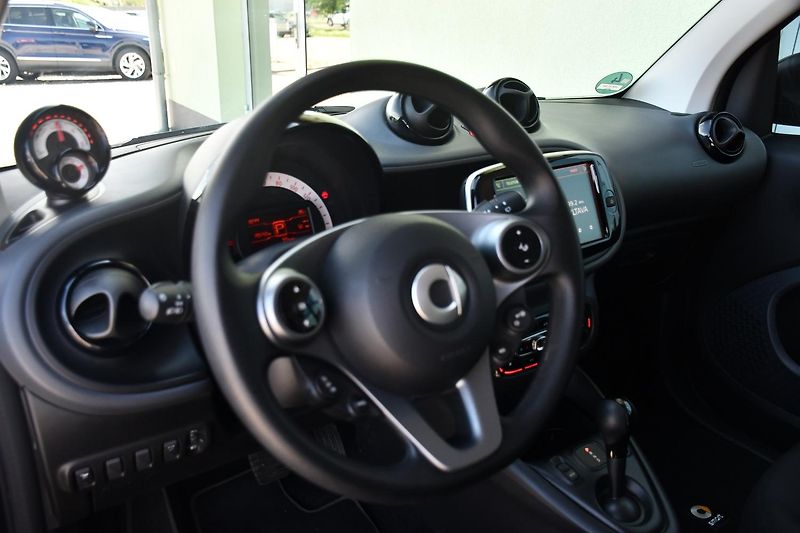 Smart Fortwo EQ - fotka 11 z 25