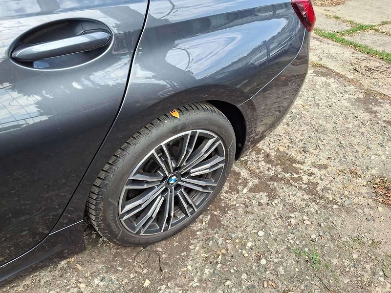 BMW Řada 3 320d xDrive AT Touring - fotka 54 z 83