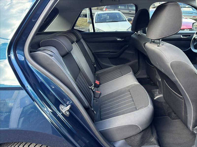 Škoda Fabia 1,0 TSi Style FULL LED CARPLAY - fotka 14 z 39