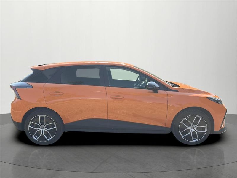 MG MG4 0,0 EV 150kW LUXURY Sport DPH - fotka 8 z 32