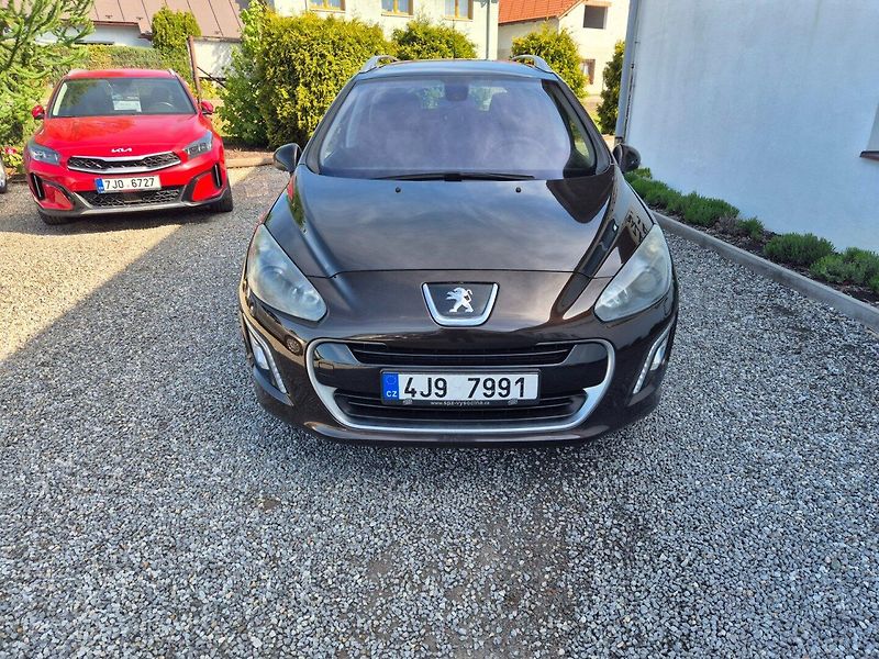 Peugeot 308 (2013) 1.6HDi Xenony , TZ , Nová STK - fotka 10 z 32