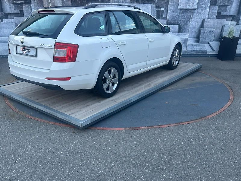 Škoda Octavia (2015) 1.6TDi, 77KW, VYHŘ.SED.,TEMP. - fotka 6 z 24