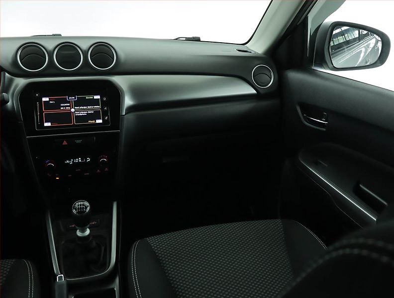 Suzuki Vitara (2021) Premium 1.4 BoosterJet - fotka 8 z 15
