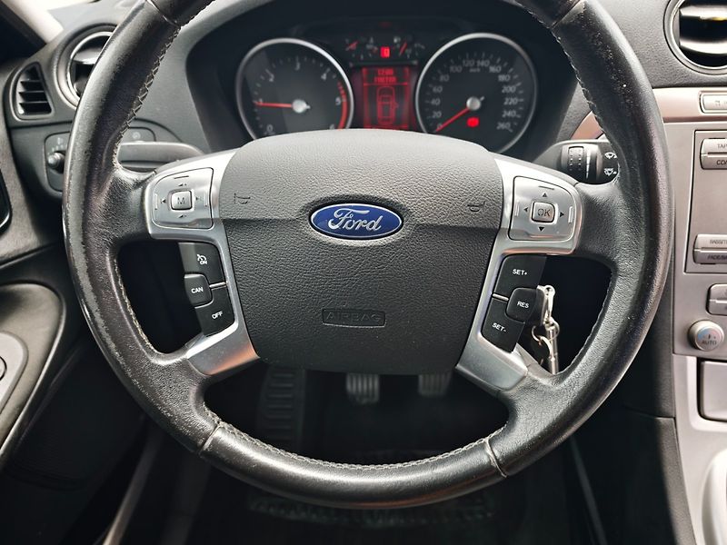 Ford Galaxy (2006) 2,0 TDCi 103 Kw Ghia 7 míst - fotka 23 z 29