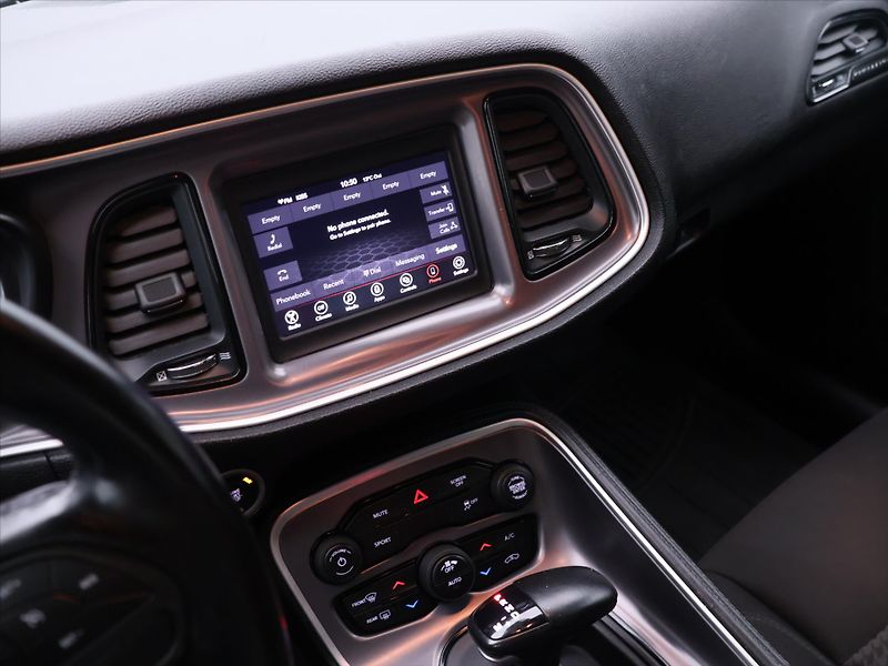 Dodge Challenger 3,6 V6 227kW Automat SXT - fotka 21 z 33