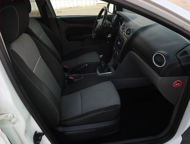 Ford Focus (2010) 1.6 16V, po STK, za super cenu - fotka 9 z 16