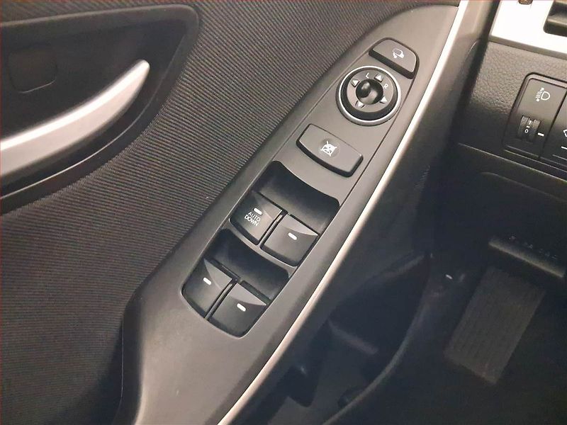 Hyundai i30 (2015) 1.6 MPI, Tempomat - fotka 18 z 20