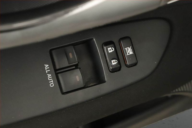 Toyota Auris (2011) 1.6 Valvematic, ČR,1.maj - fotka 15 z 15