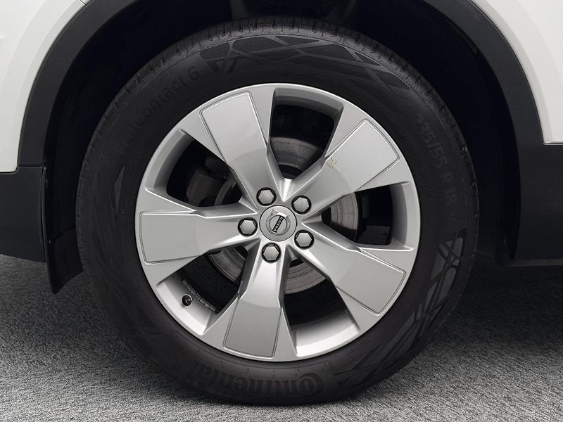 Volvo XC40 T3 MOMENTUM REZERVACE - fotka 47 z 47