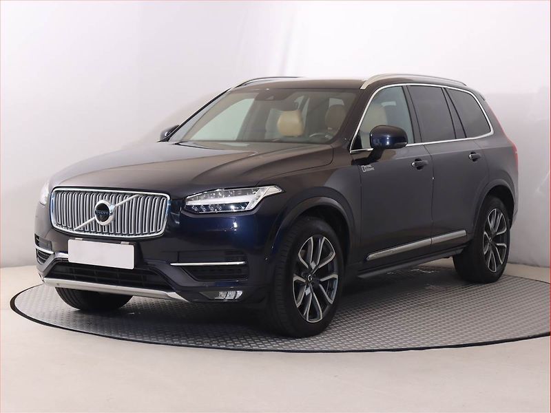 Volvo XC90 (2016) D5 AWD - fotka 2 z 28