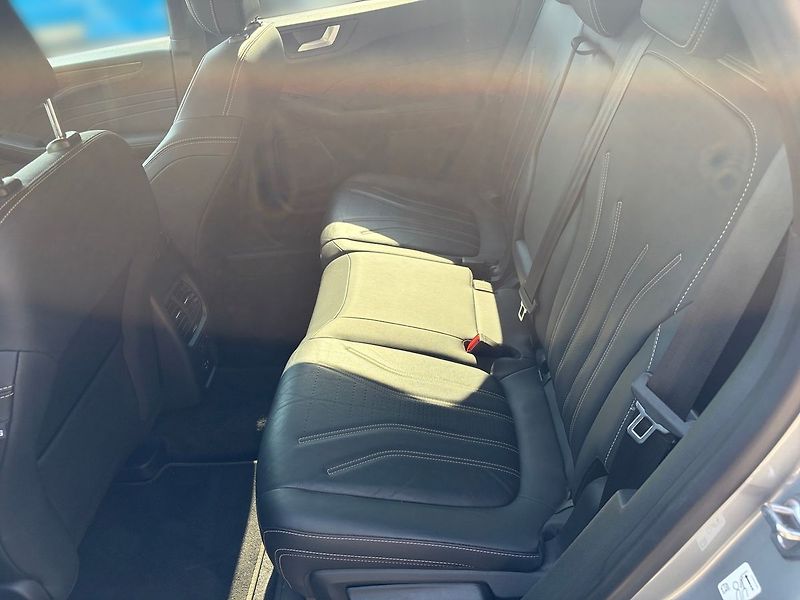 Ford Kuga 4x4 2,5HEV VIGNALE TOP VÝBAVA - fotka 11 z 20