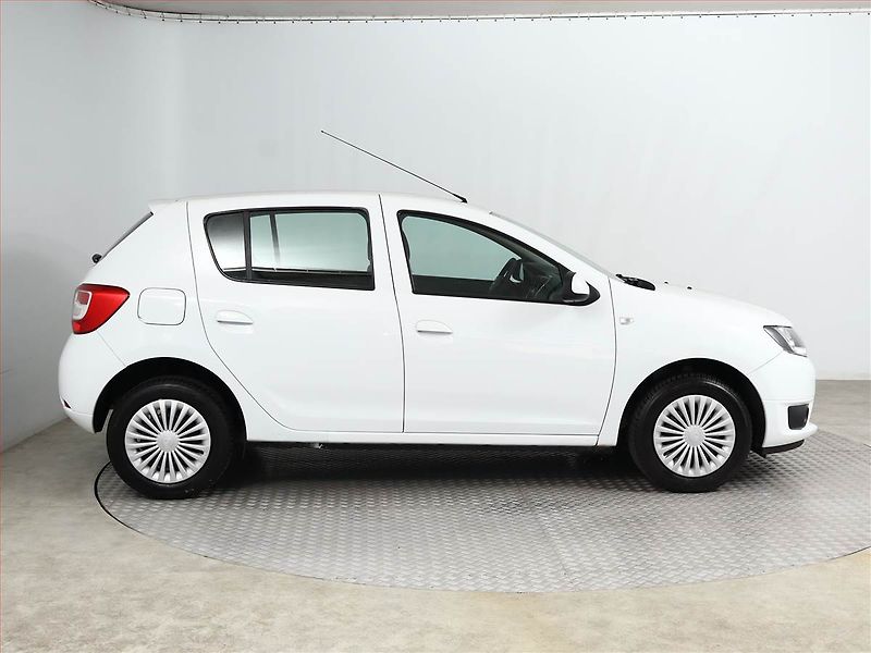 Dacia Sandero (2016) 0.9 TCe, Automat, ČR,1.maj - fotka 6 z 10