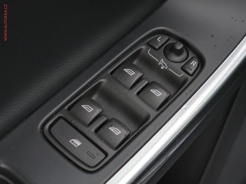 Volvo V60 (2016) 2.4 D4 4x4, ČR, Cross - fotka 20 z 23