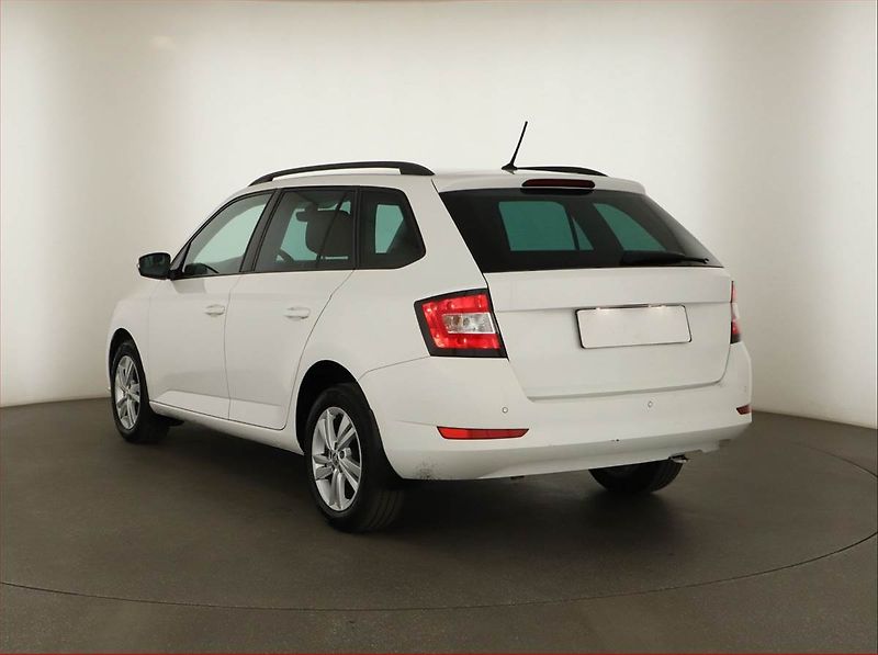Škoda Fabia (2022) Ambition 1.0 TSI, ČR,1.maj - fotka 4 z 13