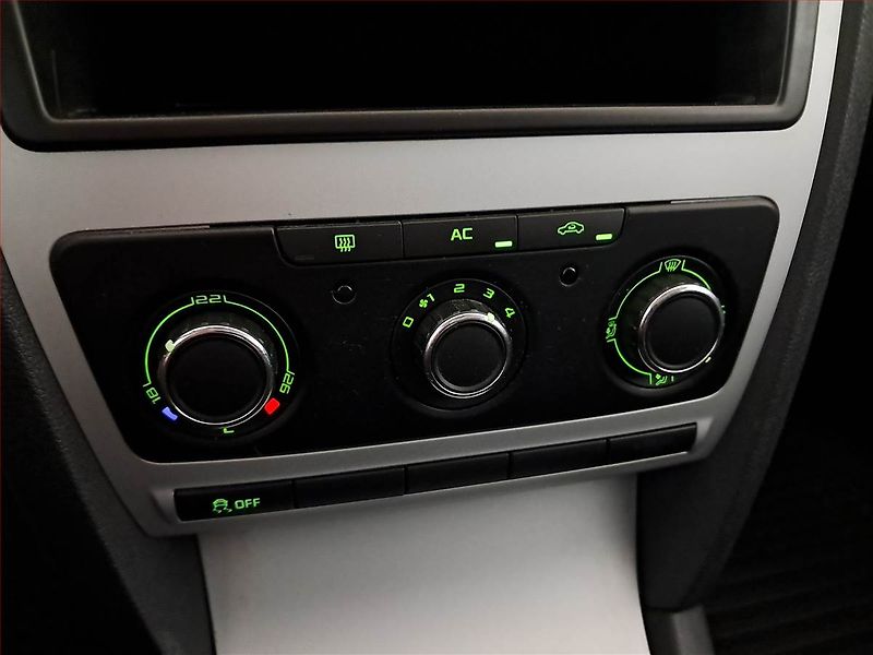 Škoda Octavia (2010) Ambiente 1.2 TSI, Serv.kniha - fotka 13 z 16