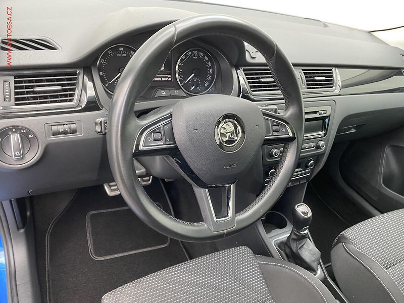Škoda Rapid (2015) 1.2 TSi, Sport, xenon, panor - fotka 12 z 16