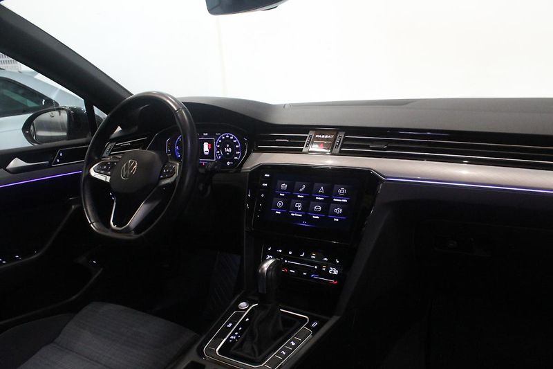 Volkswagen Passat (2021) 2.0TDI DSG Info display Matrix - fotka 27 z 43
