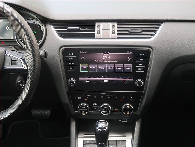 Škoda Octavia (2019) Style Plus 2.0 TSI - fotka 12 z 23
