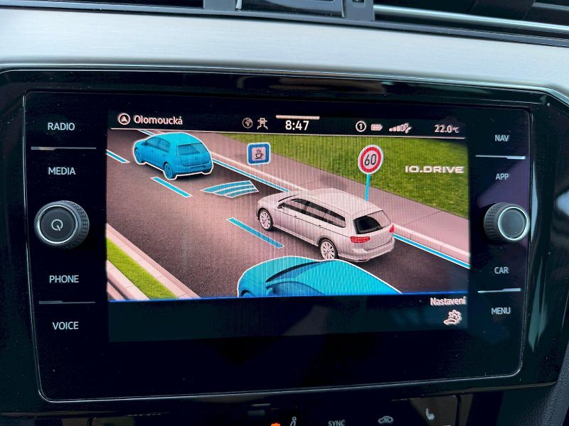 Volkswagen Passat (2021) 2.0 TDI 110kW R-LINE - fotka 17 z 35