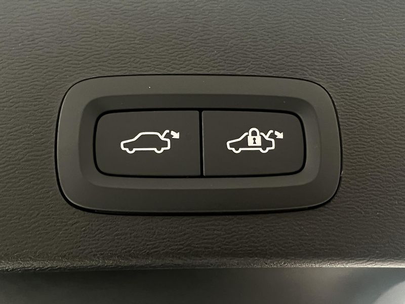 Volvo XC40 (2026) B4 PLUS BLACK EDITION AUT - fotka 15 z 37
