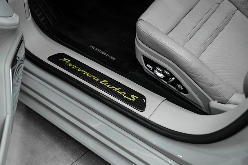 Porsche Panamera Turbo S E-hybrid - fotka 17 z 23