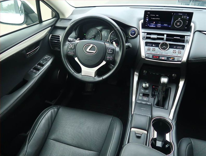 Lexus NX 300h (2021) 300h - fotka 7 z 21