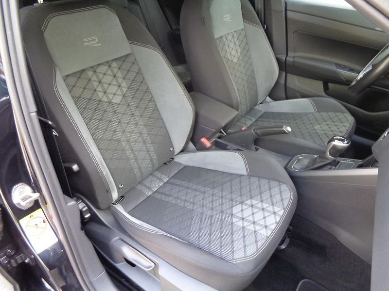 Volkswagen Taigo 1.5 TSI 7DSG R-LINE  110 kW - fotka 19 z 25