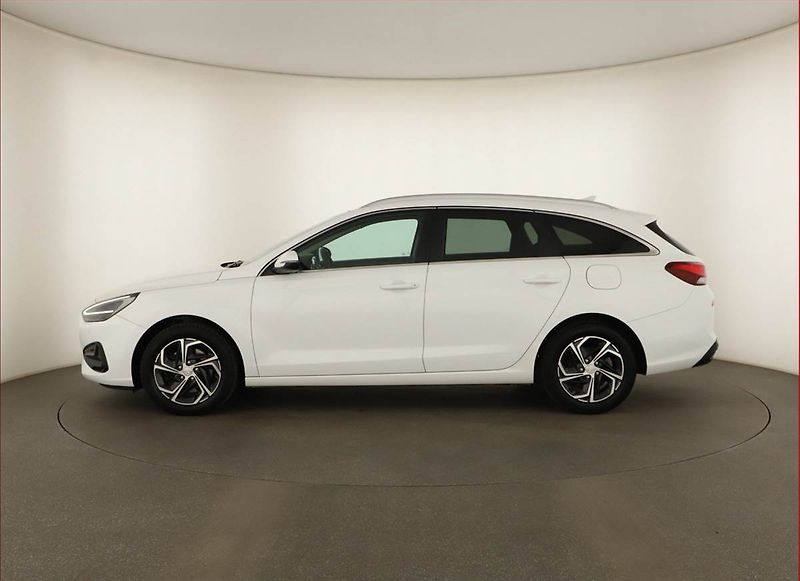 Hyundai i30 (2022) Smart 1.6 CRDi, ČR,1.maj - fotka 3 z 15