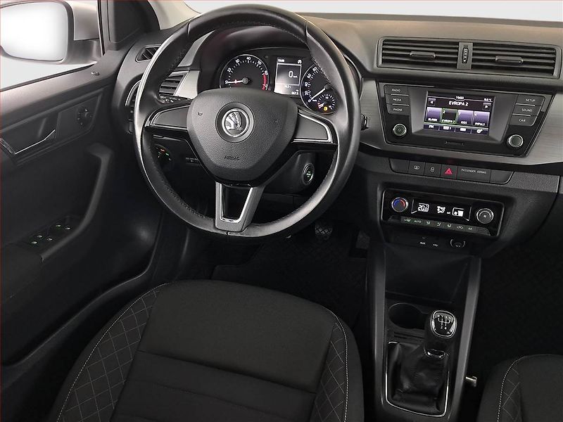 Škoda Fabia (2015) Style 1.2 TSI, Park. senzory - fotka 7 z 14