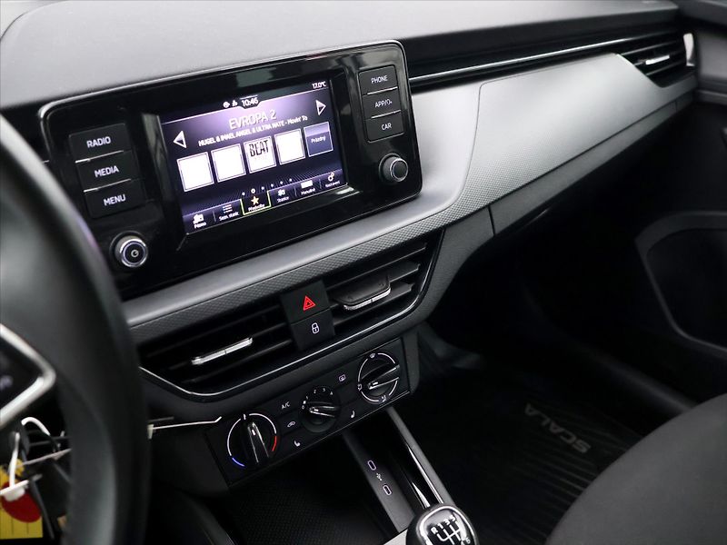 Škoda Scala 1,0 TSI 81kW Ambition CZ DPH - fotka 20 z 33