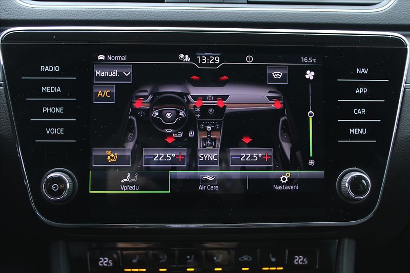 Škoda Superb 2.0 TDI SCOUT DSG ČR - fotka 22 z 31