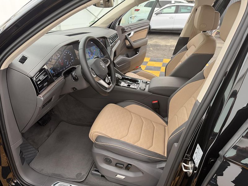 Volkswagen Touareg 3.0Tdi*210kw*1MAJ*DPH*ELEGANCE - fotka 8 z 46