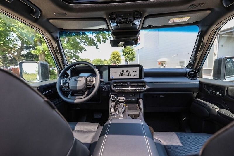 Toyota Land Cruiser First Edition 2.8 D-4D 205 k, - fotka 35 z 40