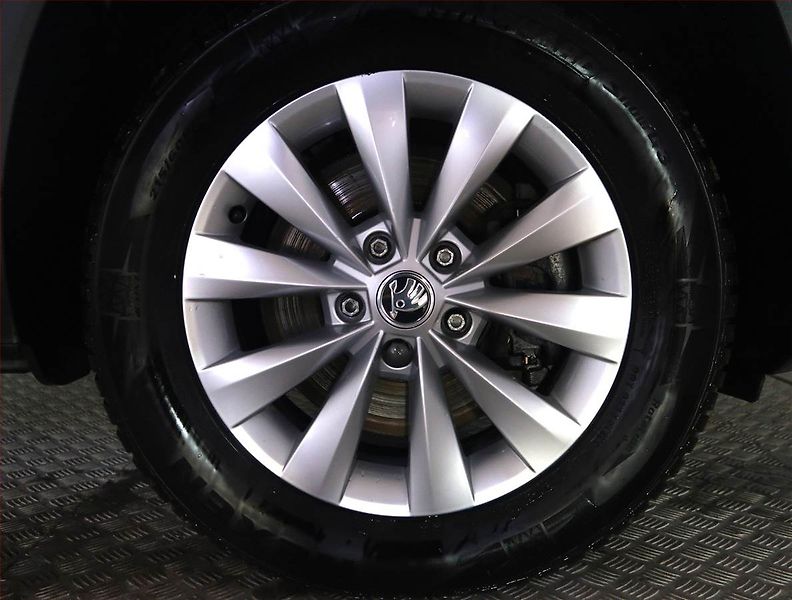 Škoda Karoq (2024) Fresh 1.5 TSI - fotka 15 z 21