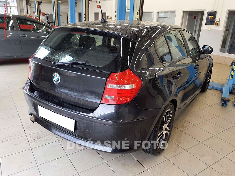 BMW Řada 1 (2011) 2.0 D, AC, temp - fotka 2 z 3