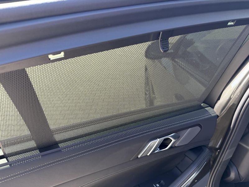 BMW X6 (2024) 30XD 210kW M-PAKET R22 BLACK!! - fotka 29 z 57