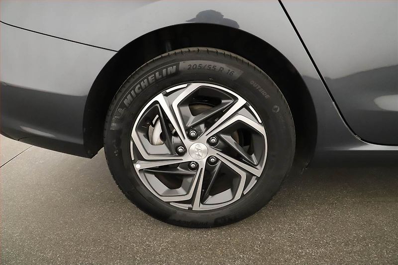 Hyundai i30 (2023) Family Comfort 1.0 T-GDI, ČR - fotka 14 z 14