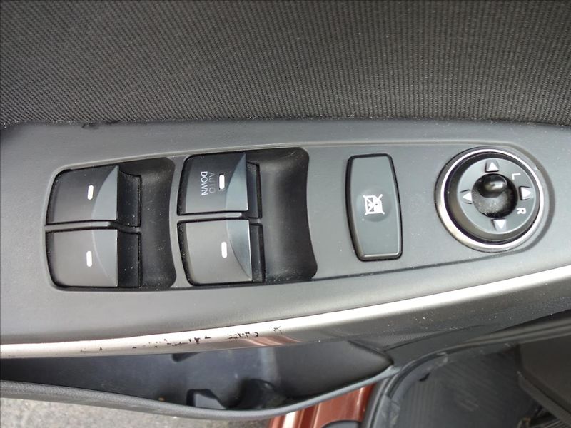Hyundai i30 1,6i 88kW - fotka 18 z 48
