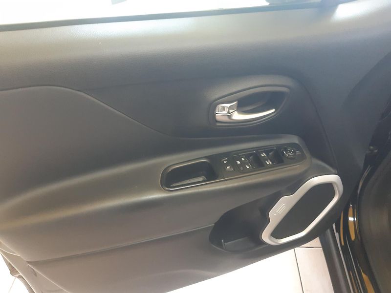 Jeep Renegade 2.0 CRDI 4x4 DIGIKLIMA NAVI - fotka 19 z 25