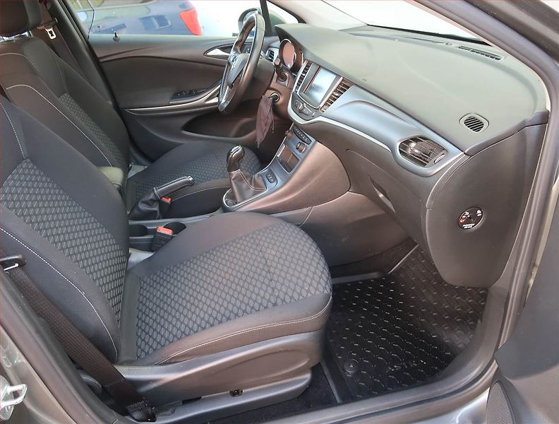 Opel Astra (2020) 1.5 CDTI, Tempomat - fotka 9 z 17