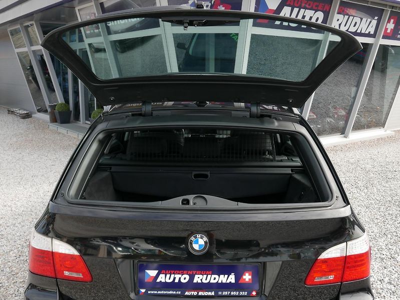 BMW Řada 5 530Xi 200kW Automat REZERVACE - fotka 12 z 41