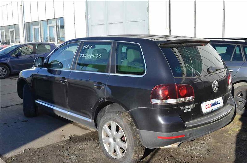 Volkswagen Touareg (2007) 2,5 TDI RS AT - fotka 6 z 23