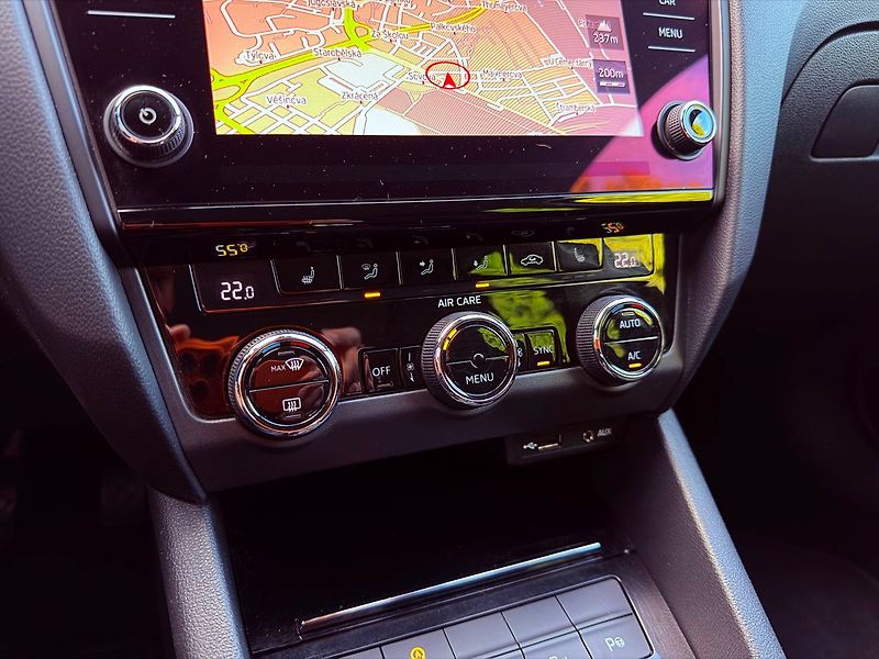 Škoda Octavia 1.4 TSi DSG Style, Serviska - fotka 25 z 32